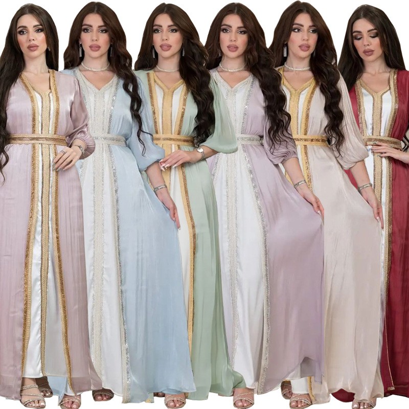 Formal Dress - ラベンダー色のスパンコールドレス、Vネック、パフスリーブ、サテン生地、ベルト付きウエスト、フロア丈ガウン、ゴールドトリム、刺繍トリム、イブニングドレス