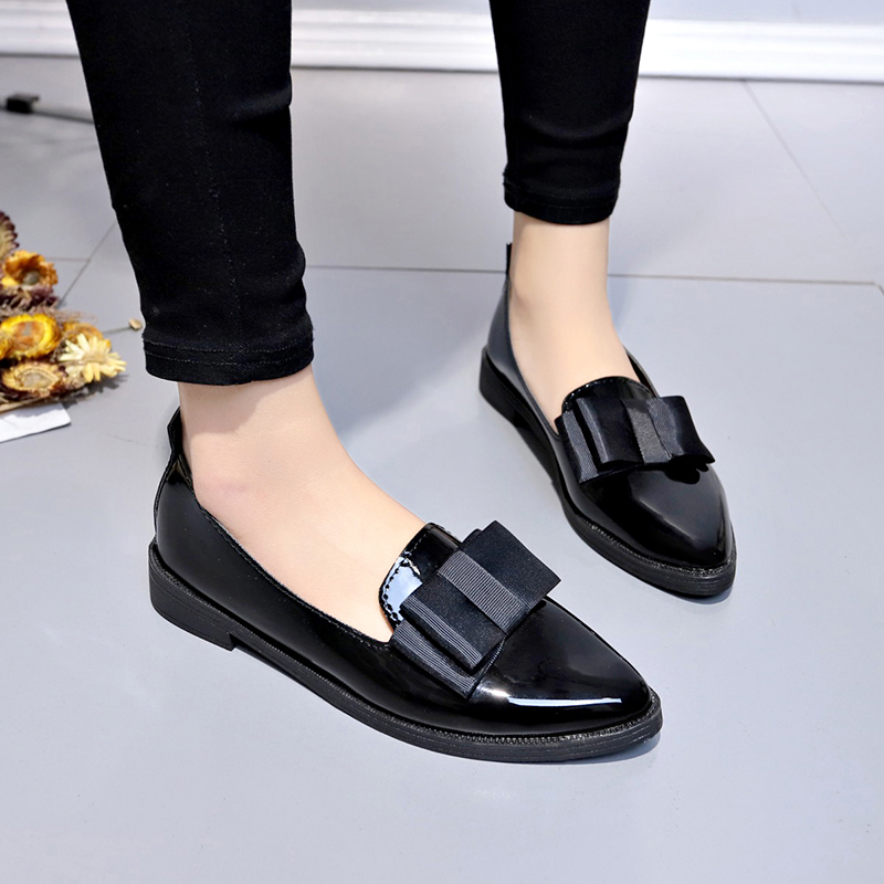 ブラック/ワインレッドのパテントレザーのポインテッドトゥフラ - Womens Heels のレビューと価格