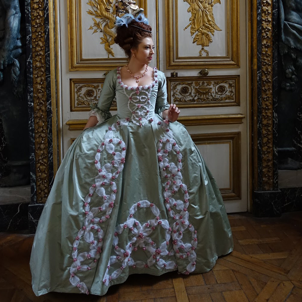 ロベ・ア・ラ・フランセーズ、ロココ様式、18世紀フランス王妃 - Evening Gown のレビューと価格